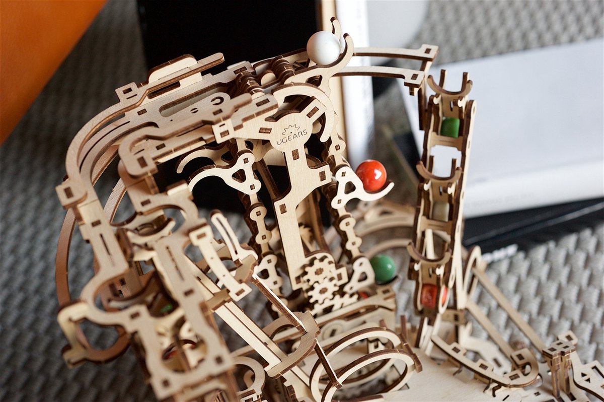 Houten bouwpakket - Knikkerbaan - Chain Hoist - 400 onderdelen - Ugears